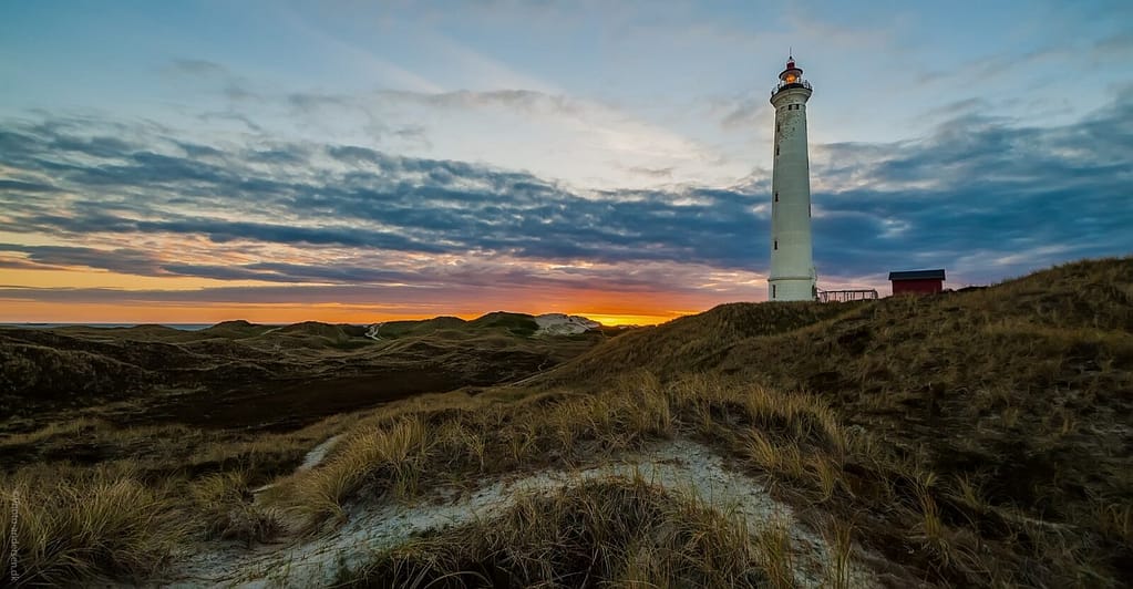 Nørre Lyngvig Fyr er en berømt fyr beliggende nær Hvide Sande, som er en kystby i Vestjylland, Danmark.