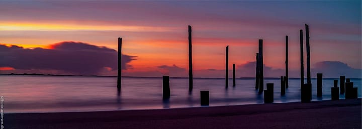 Pælene i vandet ved Hjerting, Esbjerg Danmark.