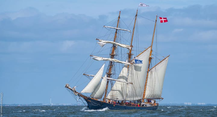 LOA er en barkentine – et tremastet sejlskib hvor den sejler med til Tall Ships Races