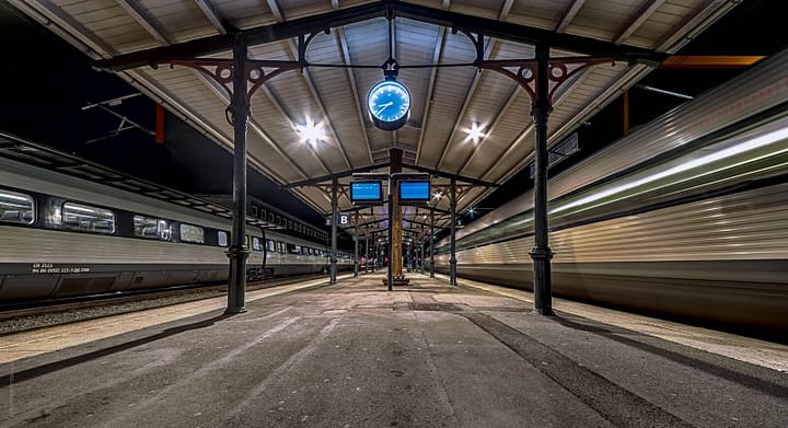 Esbjerg banegård hvor et dsb tog kører