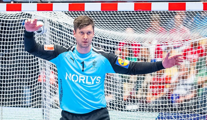 Niklas Landin i fokus inde på mål for det danske håndbold herre landshold mod Sverige i Jyske Bank Boxen.