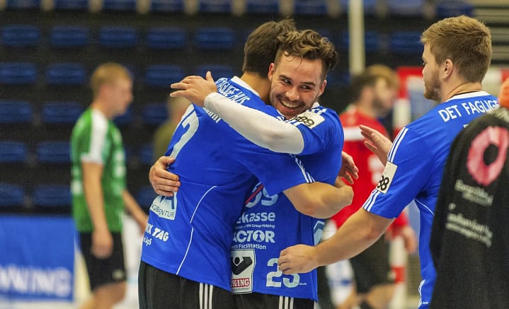 Ribe-Esbjerg-HH - Pelle Schilling , jubler sammen med en anden spiller fra REH