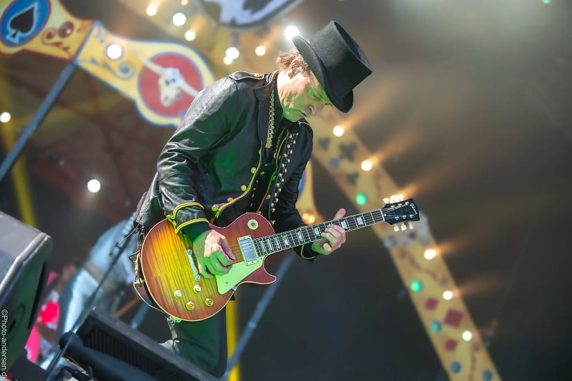 Jacob Binzer er guitarist ved bandet D.A.D, hvor han var med til at starte gruppen sammen med Jesper Binzer og Stig Pedersen. og har spillet utallige gange til Grøn koncert