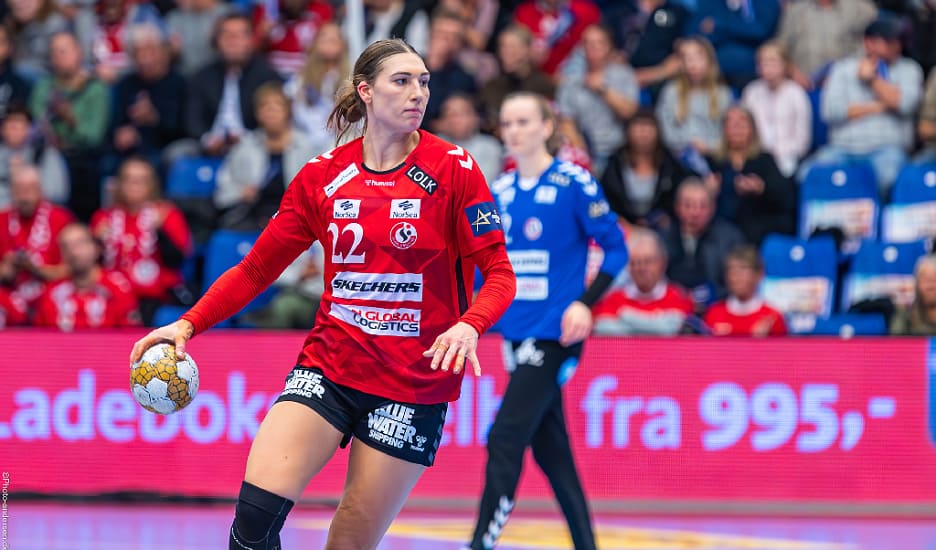 Line Haugsted i angreb for Team Esbjerg i Blue Water Dokken