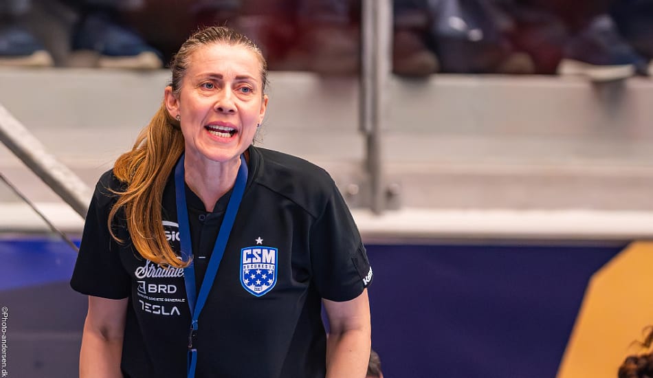 Træner for CSM Bucuresti og tidligere verdens bedste back Bojana Popovic fra Blue Water Dokken