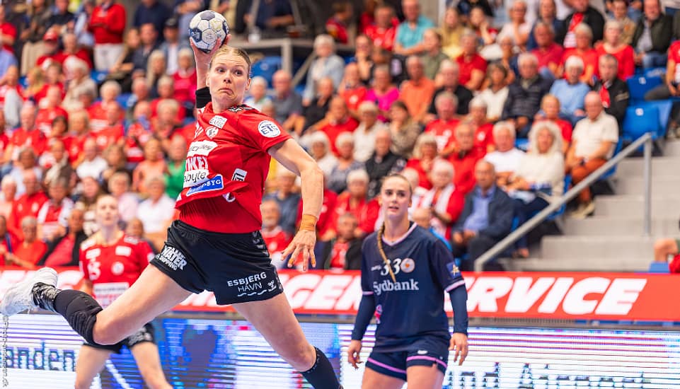 Kathrine Heindahl scrore imod Odense Håndbold i 1. finale kamp i Blue Water Dokken