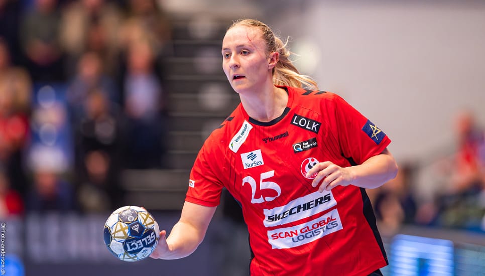 Henny Ella Reistad i angreb for Team Esbjerg i Blue Water Dokken